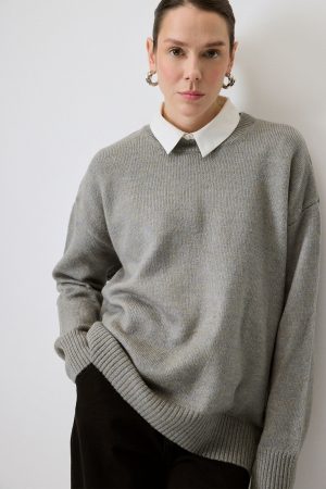 SOLID COLOR OVERSIZE SWEATER